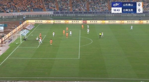 神扑！第18分钟，王大雷扑出叶楚贵近距离头球攻门
