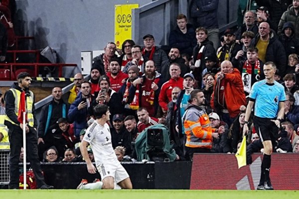 从错失绝杀到绝杀! 马奎尔287天后救赎, 安菲尔德脸色滑跪