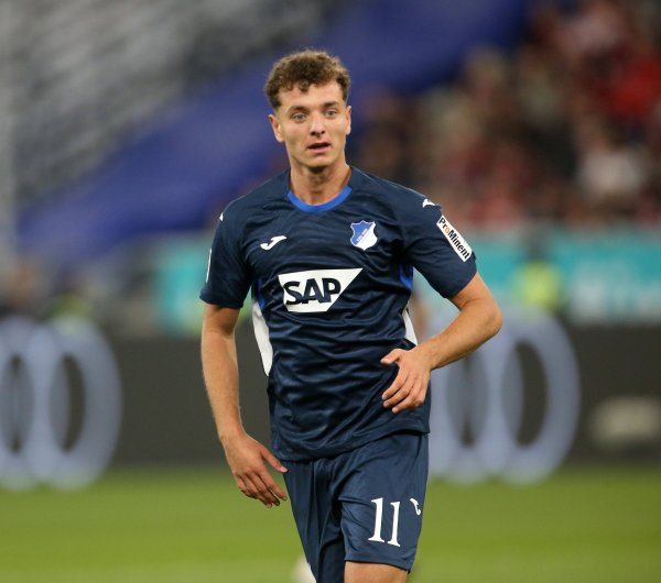 寻凯恩替补！德天外：拜仁成心霍村23岁中锋阿斯拉尼，巴萨也护理