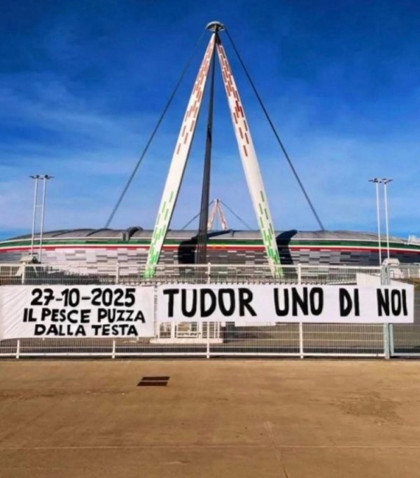 图多尔遭罢黜！尤文部分球迷挂横幅抗议：图多尔是咱们中的一员