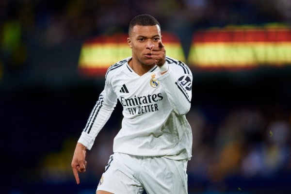 大将之风！姆巴佩赛后更衣室饱读吹全队：朝上5分，咱们要保抓住