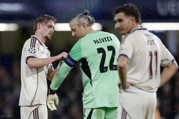 欧冠4冠王坠落? 开局3连败垫底! 得失球1-11, 滕哈格或总结救火