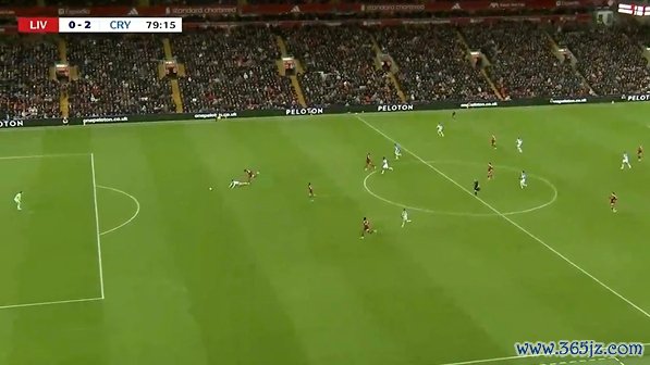 利物浦10东谈主作战！纳洛拉倒单刀的德文尼，被裁判直红罚下