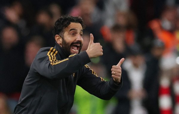 无锋阵力克赤军! 曼晚: 阿莫林濒临是否不竭启用舍什科的幸福烦扰