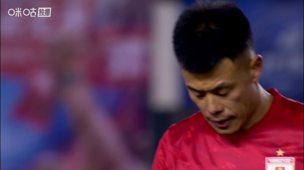 悲情！亚泰垫底面对左迁，37岁谭龙个东谈主中超200场赛后样貌凝重