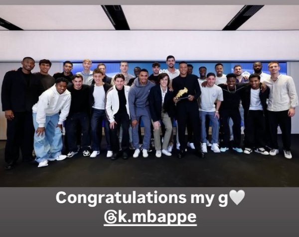 姆巴佩领取欧洲金靴奖！贝林厄姆社媒晒全队合影：祝愿我的昆仲