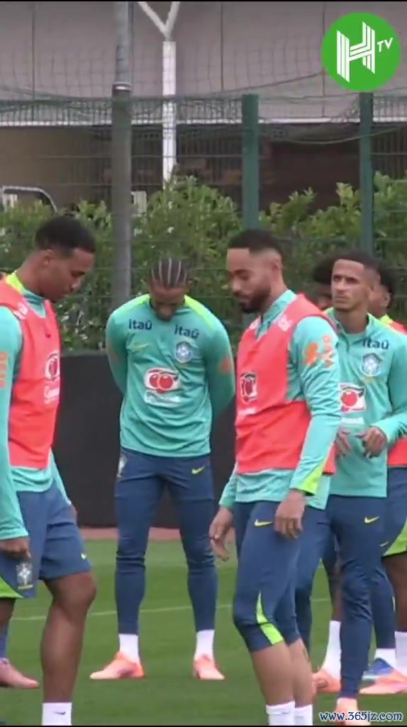 田主之谊！加布里埃尔为库尼亚先容阿森纳锻练基地