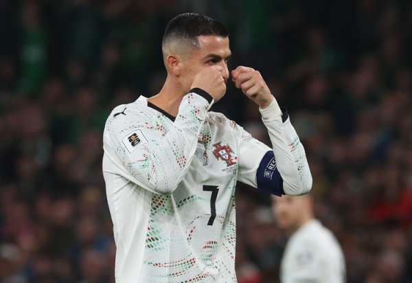 C罗为何比呜咽手势？爱尔兰主帅赛前：他实现了裁判的判罚