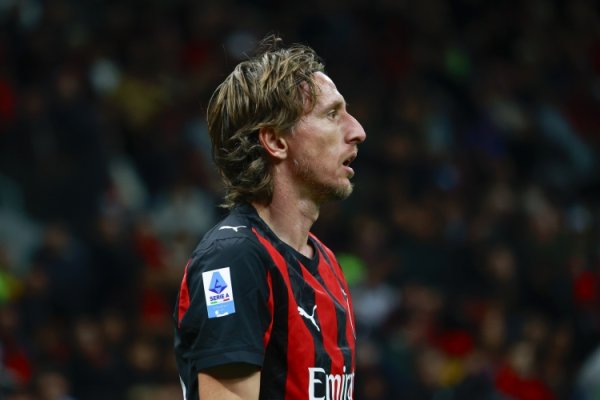 连接啃老？每体：出战接近1000分钟比赛，米兰筹商和魔笛续约1年