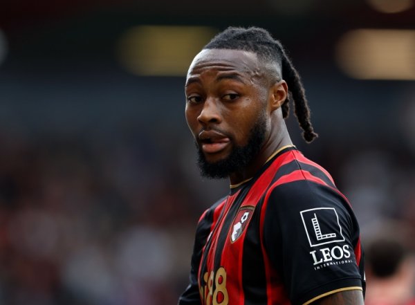 跟队：曼城冬窗不太可能签塞梅尼奥 阿克存在冬窗离队的可能