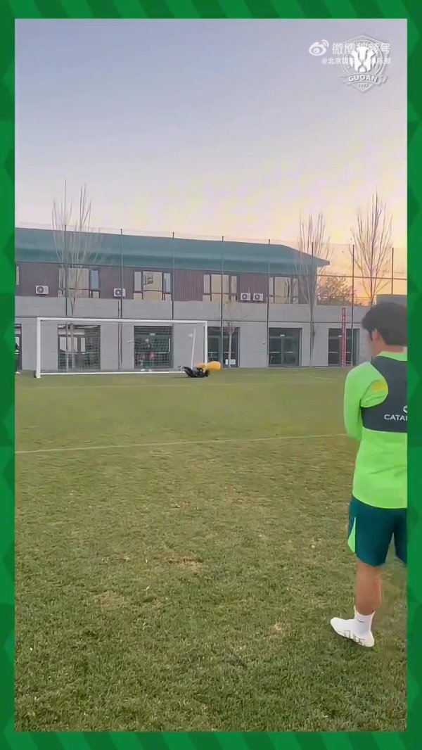 暖心互动！中足联视频回归于大宝与英超讲师不雅战青少年精英联赛