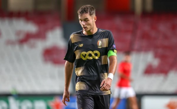 26岁国米旧将范赫斯登晓示退役，本月遇到糊口第三次膝盖韧带重伤