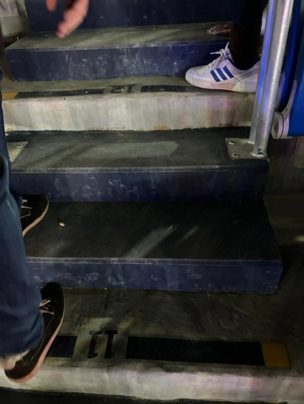 西媒：新诺坎普的劣势激勉多位巴萨会员不适与起火