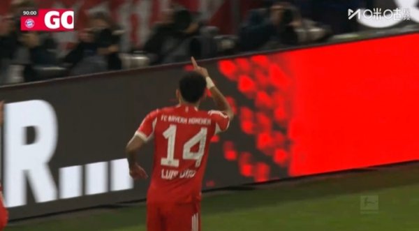 绝杀！迪亚斯93分钟破门本场传射，拜仁2-1反超圣保利！